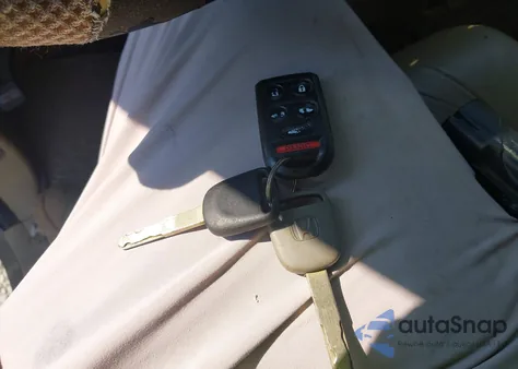 2008 Honda Odyssey Touring z USA, uszkodzony, nr VIN 5FNRL38828B016966